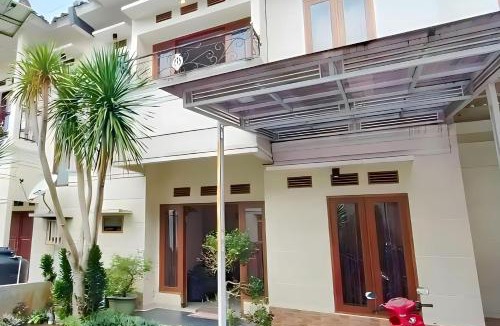 Ngaglik House | Omahomy villa di Batu - Full House