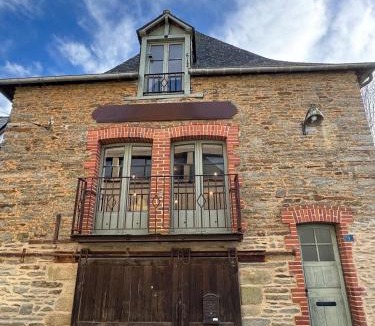 Josselin House | Ombre et Oust