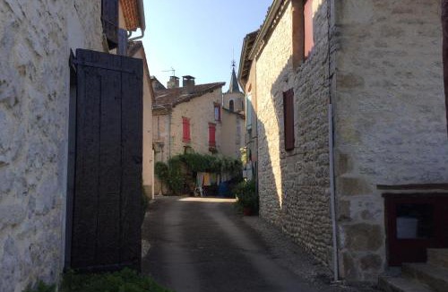 Cazals Apartment | Ombre & Fraîcheur