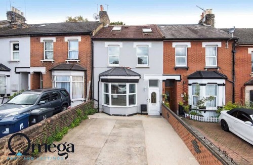 Hanwell House | Omega @ Hanwell | Single Room