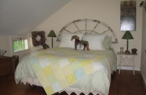 Clinton Corners Bed & Breakfast | Omega Special, 1860s farm house 7 acres
