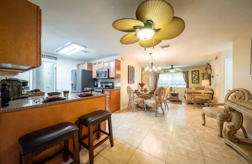 Tropic House | OmG! CHECK OUT THIS PLACE!