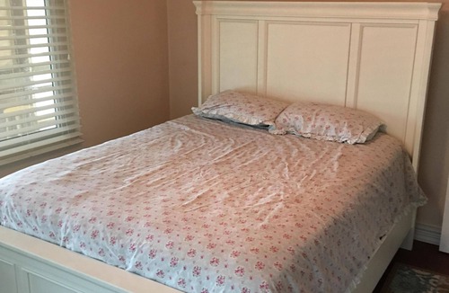 Schertz House | Omi's Bed and Breakfast Farm, Vineyard and Pool, Winter Texans welcome always