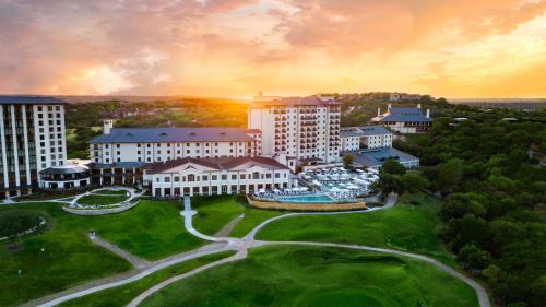 Cabin Ridge Estates Hotel | Omni Barton Creek Resort and Spa Austin