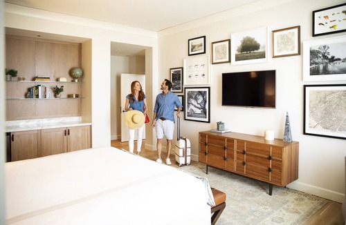 Cabin Ridge Estates Resort | Omni Barton Creek Resort & Spa Austin