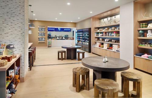 Eagan Hotel | Omni Viking Lakes