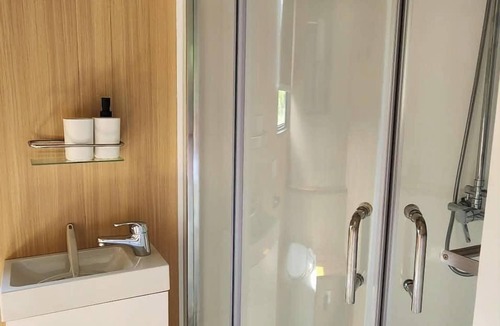 Kennedy Bay House | Omoho Stream X by Tiny Away