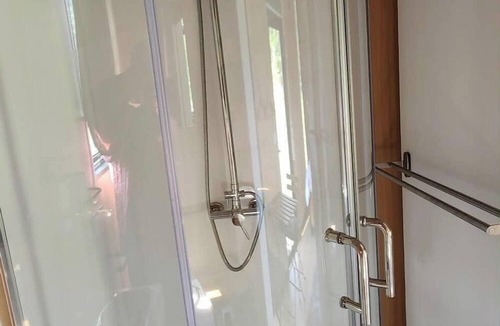 Kennedy Bay House | Omoho Stream X by Tiny Away