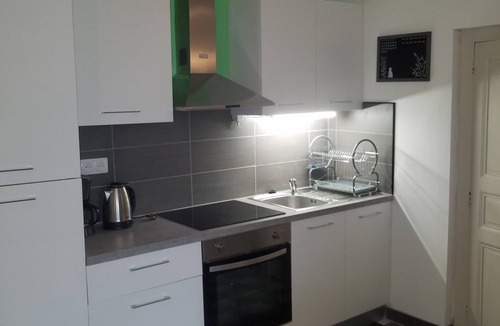 Montricoux Apartment | On 1st floor, fully-equipped studio, bedroom, separate shower room for 2 people