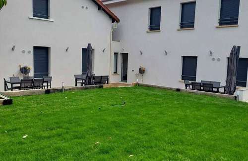Gentilly House | ON A 360M2 PLOT, 1 HOUSE 230M2 FOR 16 PEOPLE