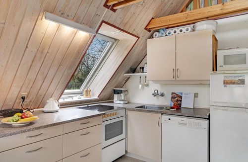 Lihme House | On a beautiful nature plot welcomes you this practical cottage near the fjord.
