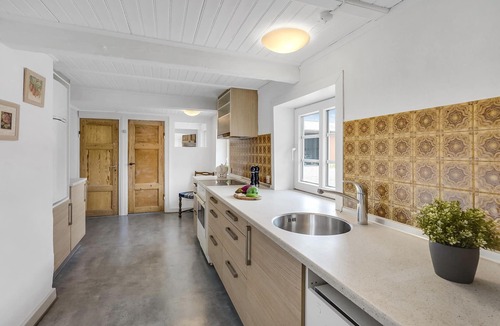 Gredstedbro House | On a large plot with garden awaits you this cozy former homestead.