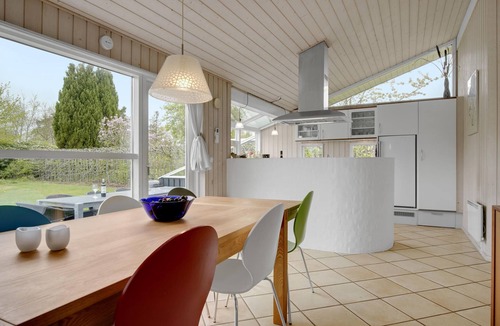 Dronningmolle House | On a natural plot in Dronningmølle stands this beautiful vacation home with room for two families.