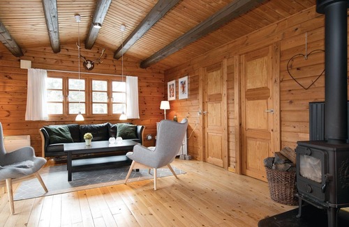 Pandrup House | On a natural plot near the water lies this renovated log house with beautiful terrace.