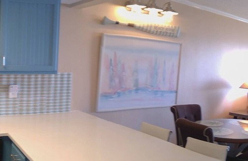 North Beach Condo | On Beach and Close to Fun! - Monthly and Weekly Discounts