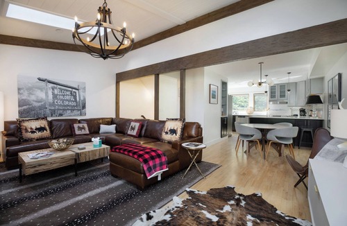 Intermountain House | On Bus Route | 5 Mins to Vail Village | Steps from Eagle River