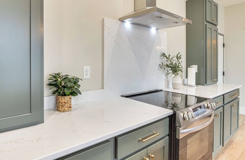 Lawrenceburg Condo | On Dtwn Square! Chic Lawrenceburg Condo w/Balcony