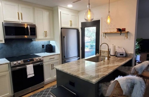 Mayhew House | On Golf Course | Peaceful | Central | Upscale