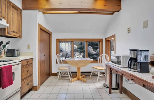 West Hartford Condo | On Golf Course, Sauna, Great Views! - Landmark 1B