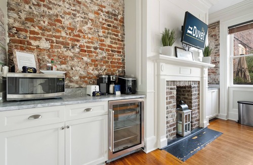 Charleston Historic District Apartment | On Historic Broad Street! | Honeydew