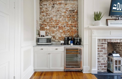 Charleston Historic District Apartment | On Historic Broad Street! | Honeydew