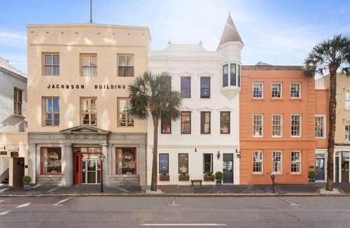 Charleston Historic District Apartment | On Historic Broad Street! | Honeydew