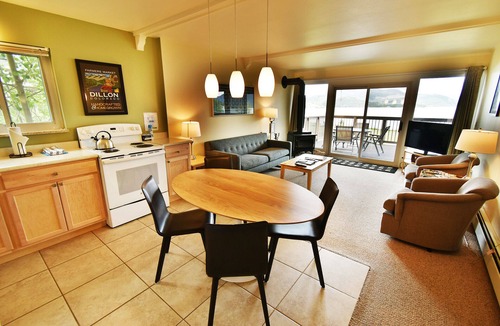 Dillon Condo | On Lake! End Unit, Hot Tub, Elevator! Easy Drive to 6 Ski Areas, Dining