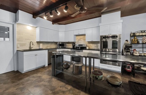 Clifton House | On Lake~Retreats~Brand New Kitchen~Game Room~Pets