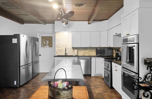 Clifton House | On Lake~Retreats~Brand New Kitchen~Game Room~Pets