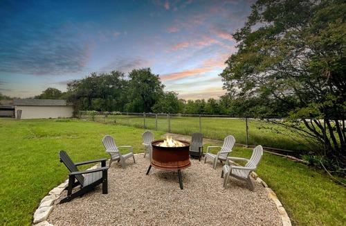 Clifton House | On Lake~Retreats~Brand New Kitchen~Game Room~Pets