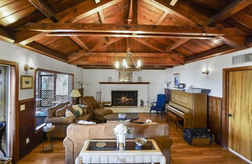 Clifton House | On Lake Retreats Family Gatherings Game Room Pets