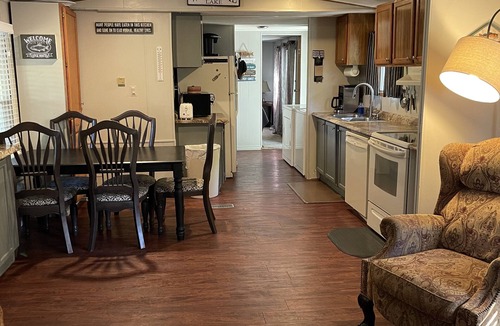 Park Hill Cabin | On Lake Tenkiller, near Barnacle Bill's Marina with Fantastic outdoor space.