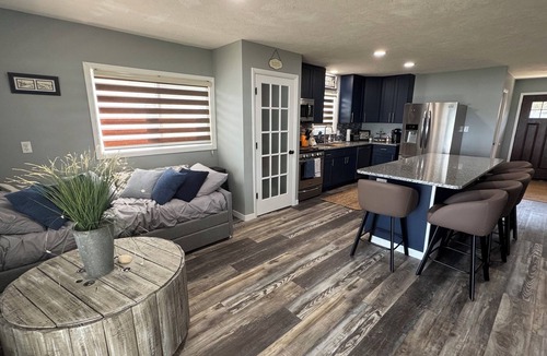 Elwood Cabin | On Lake Time Cabin
