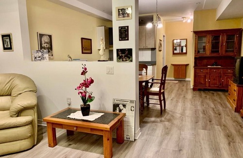 Uxbridge Apartment | On Luxury Estate Horse Farm