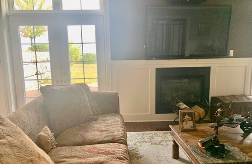 Uxbridge Apartment | On Luxury Estate Horse Farm