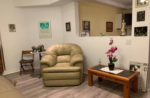 Uxbridge Apartment | On Luxury Estate Horse Farm