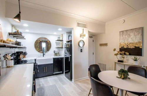 Nashville Condo | On Music Row, this condo is walkable to Demonbreun, The Gulch, Midtown, Lower Broadway, and Vandy.