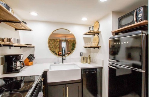 Nashville Condo | On Music Row, this condo is walkable to Demonbreun, The Gulch, Midtown, Lower Broadway, and Vandy.