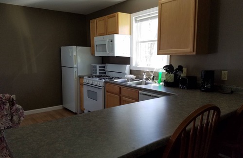 Vergennes Cottage | On Otter Creek! 1-bedroom cottage with WiFi and AC!
