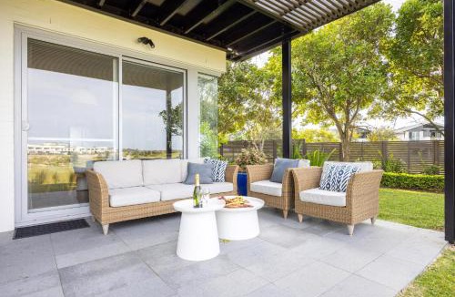 Magenta Shores House | On Par at Magenta