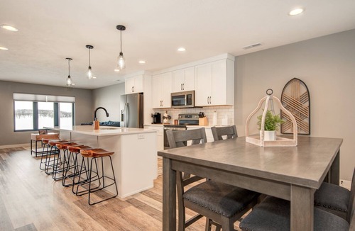 May City Condo | On Par Silver Lake Condo