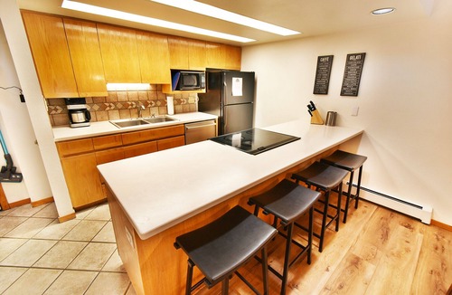 Frisco Condo | On River, Pool, 2 Hot Tubs! Walk to Main St Dining, Shops, Events