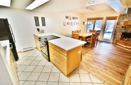 Frisco Condo | On River, Pool, 2 Hot Tubs! Walk to Main St Dining, Shops, Events