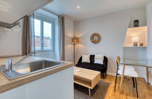Epinettes Apartment | On Room Last Floor - Batignolles