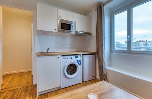 Epinettes Apartment | On Room Last Floor - Batignolles