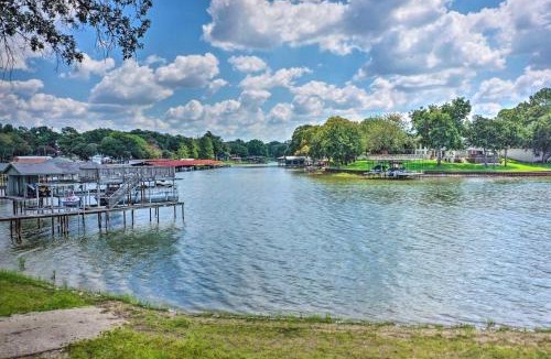 Gun Barrel City House | On-Site Boat Launch Gun Barrel City Lake House