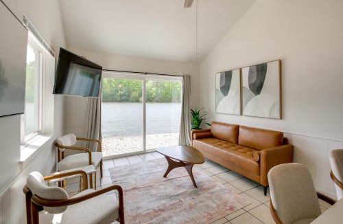 Mid America House | On-Site Boat Launch! Lakefront Hot Springs Cabin