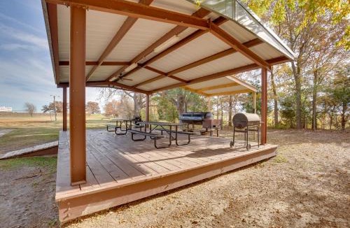 Cayuga Apartment | On-Site Boat Ramp: Pet-Friendly Kerens Studio!
