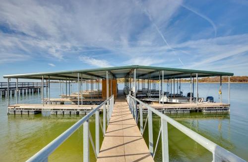 Cayuga Apartment | On-Site Fishing Pier: Pet-Friendly Kerens Cabin!