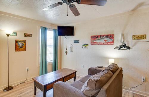 Cayuga Apartment | On-Site Fishing Pier: Pet-Friendly Kerens Cabin!